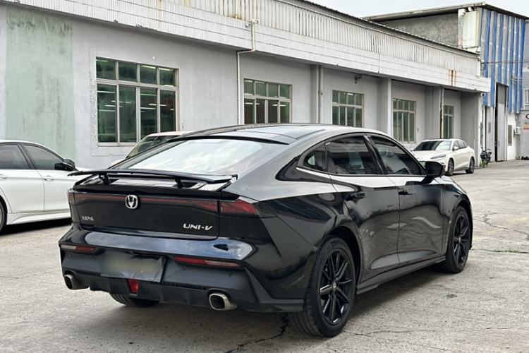 Used Changan UNI-V 2022 1.5T Prestige Version
