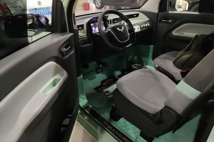 Used Wuling Hongguang MINIEV 2021 Macaron Sandwich Model 170 km Lithium Iron Phosphate