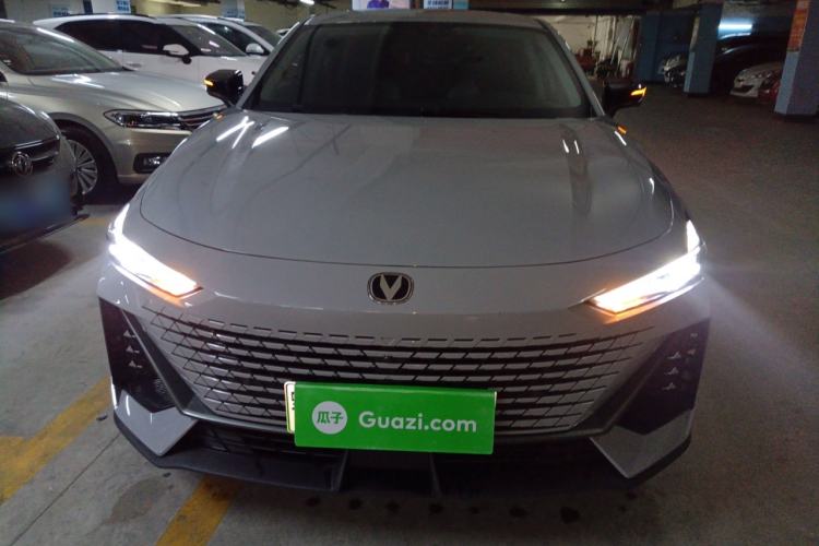 Used Changan UNI-V iDD 2023 ZhiDian iDD 1.5T 113km Smart & Fun Version
