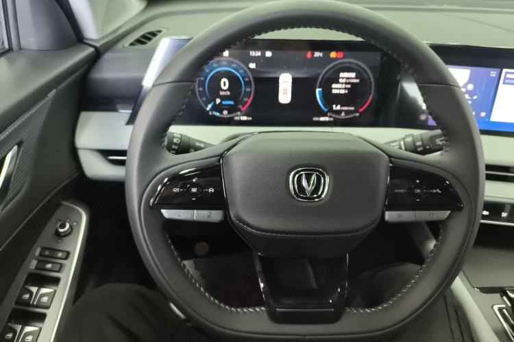 Used Changan CS75 PLUS 2024 3rd Generation Champion Edition 1.5T Intelligent Drive Dynamic Model
