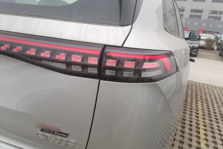 Used  eπ008 2025 210Max Range-Extended Version 5 Seats