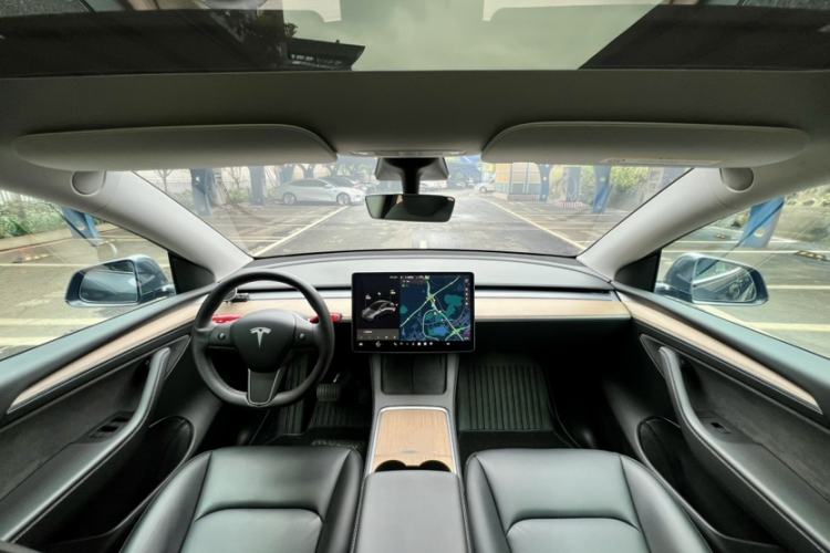 Used Tesla Model Y 2021 Long-Range All-Wheel-Drive Version
