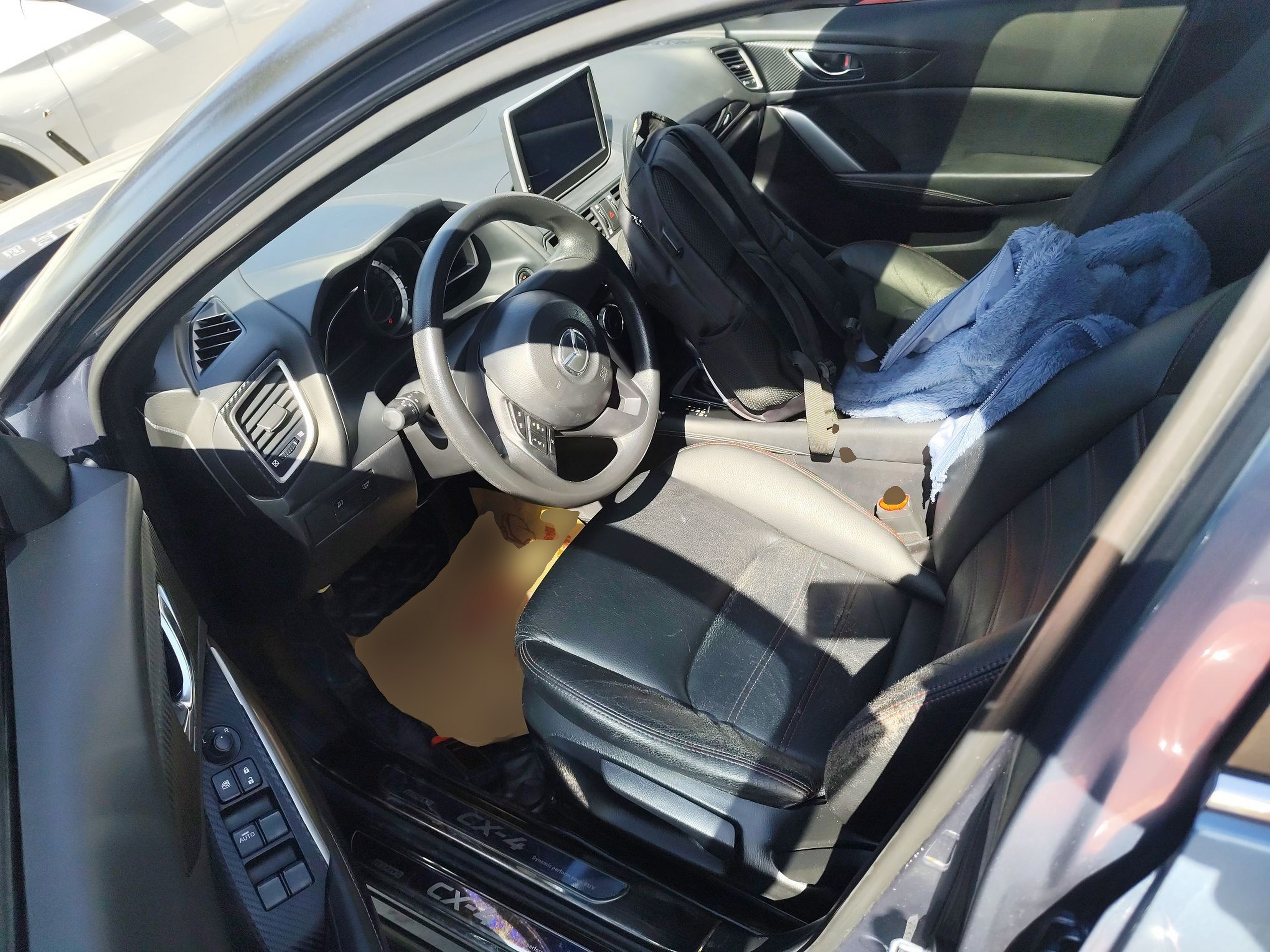 المقاعد الأمامية داخل السيارة