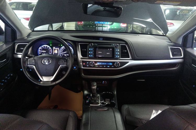 Used Toyota Highlander 2018 2.0T Two-Wheel Drive Luxury Edition 7 Seats China VI Standard
