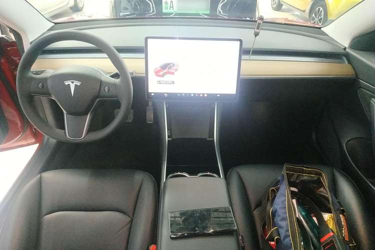 Used Tesla Model 3 2019 Long-Range All-Wheel-Drive Version
