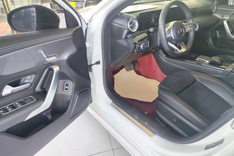 Used Mercedes-Benz A-Class 2022 Revised Version A 200 L Sport Sedan Fashionable Style

