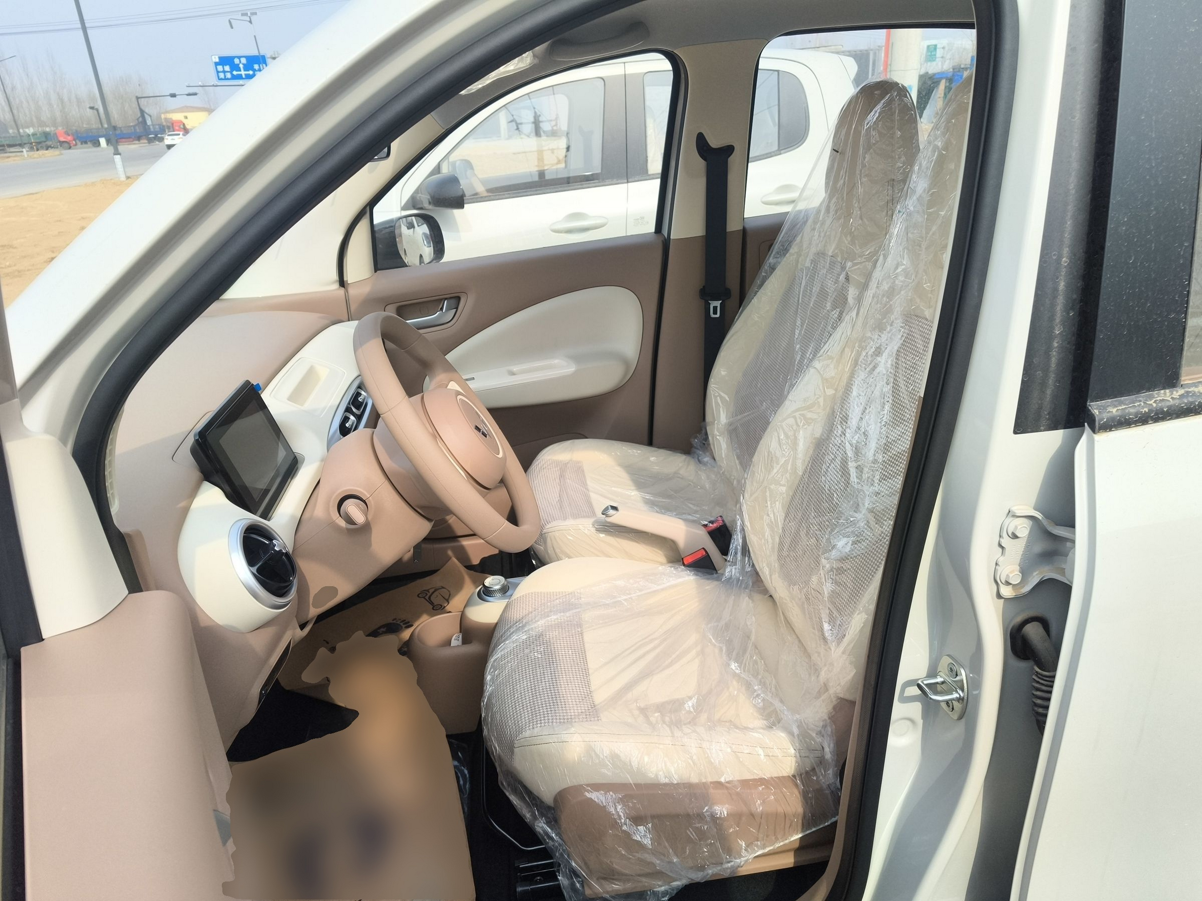 المقاعد الأمامية داخل السيارة