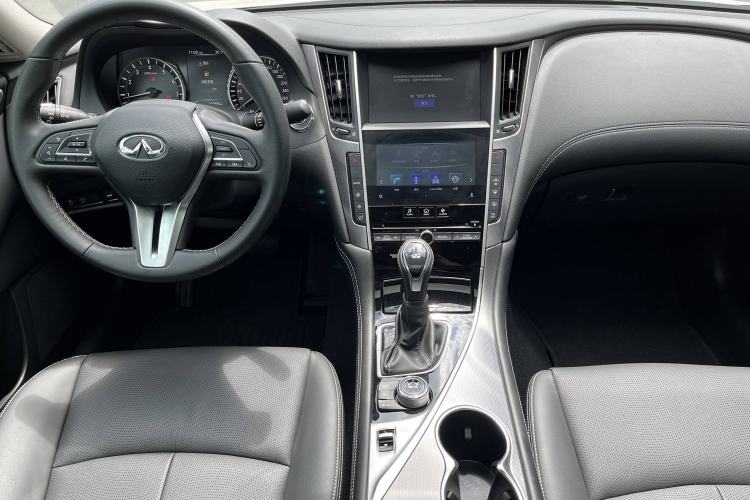 Used Infiniti Q50L 2018 2.0T Enjoyment Version China VI Standard
