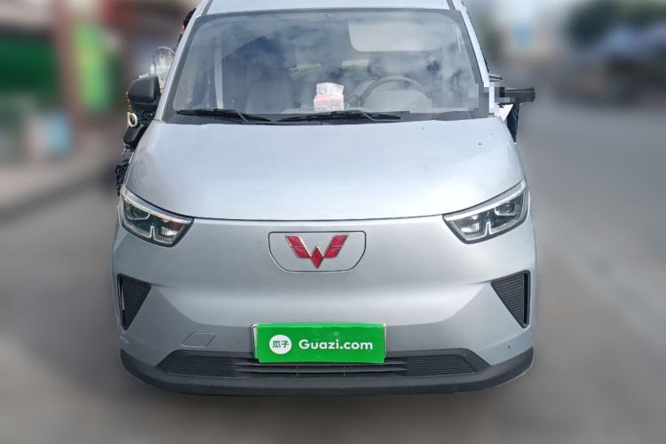 Used Wuling Yangguang 2024 300KM Comfort Version Passenger Van 75kW
