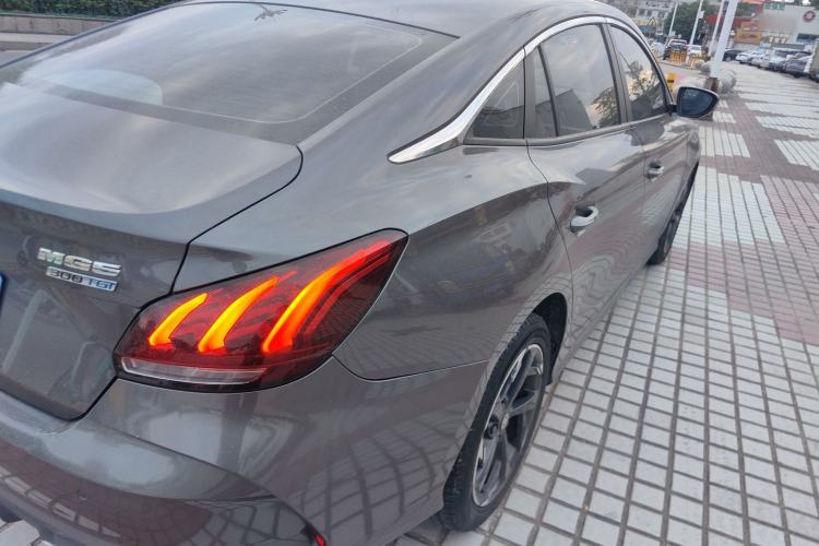 Used MG 5 2022 300TGI DCT Chao Yue Luxury Edition
