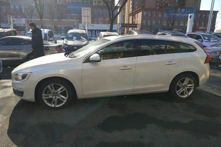 Used Volvo V60 2015 T5 Zhiya Edition
