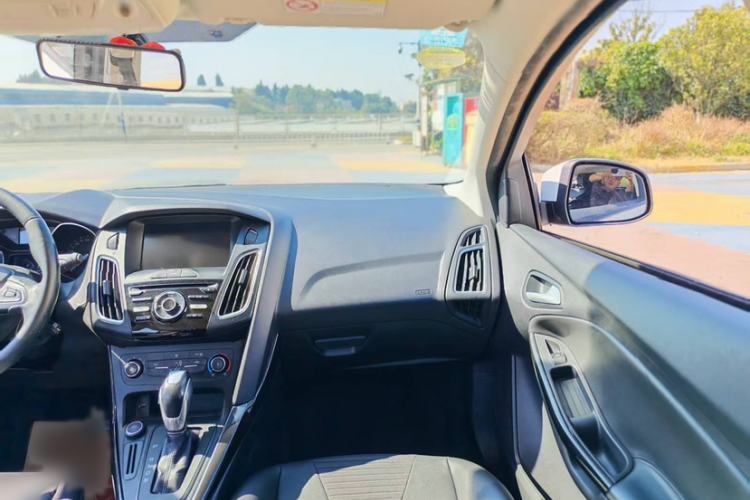 Used Ford Focus 2018 Hatchback Classic 1.6L Automatic Trendy SmartDrive Edition
