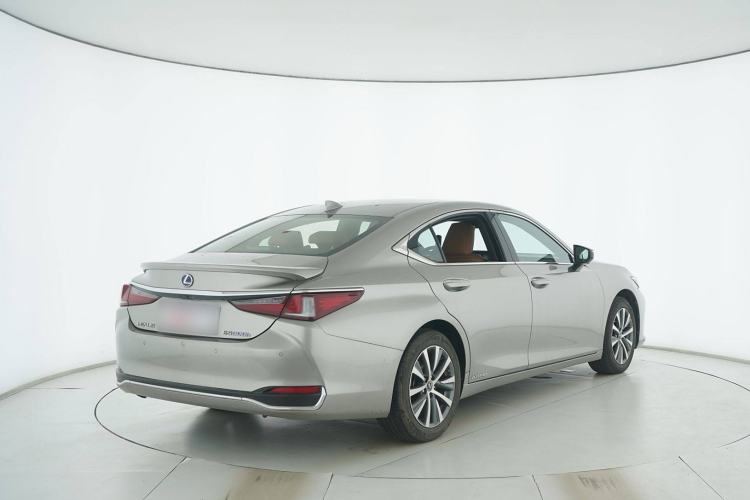 Used Lexus ES 2020 300h Premier Edition
