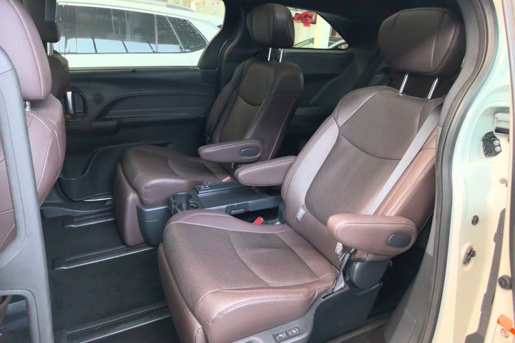 Used Toyota Granvia 2023 2.5L Hybrid Flagship VIP Edition
