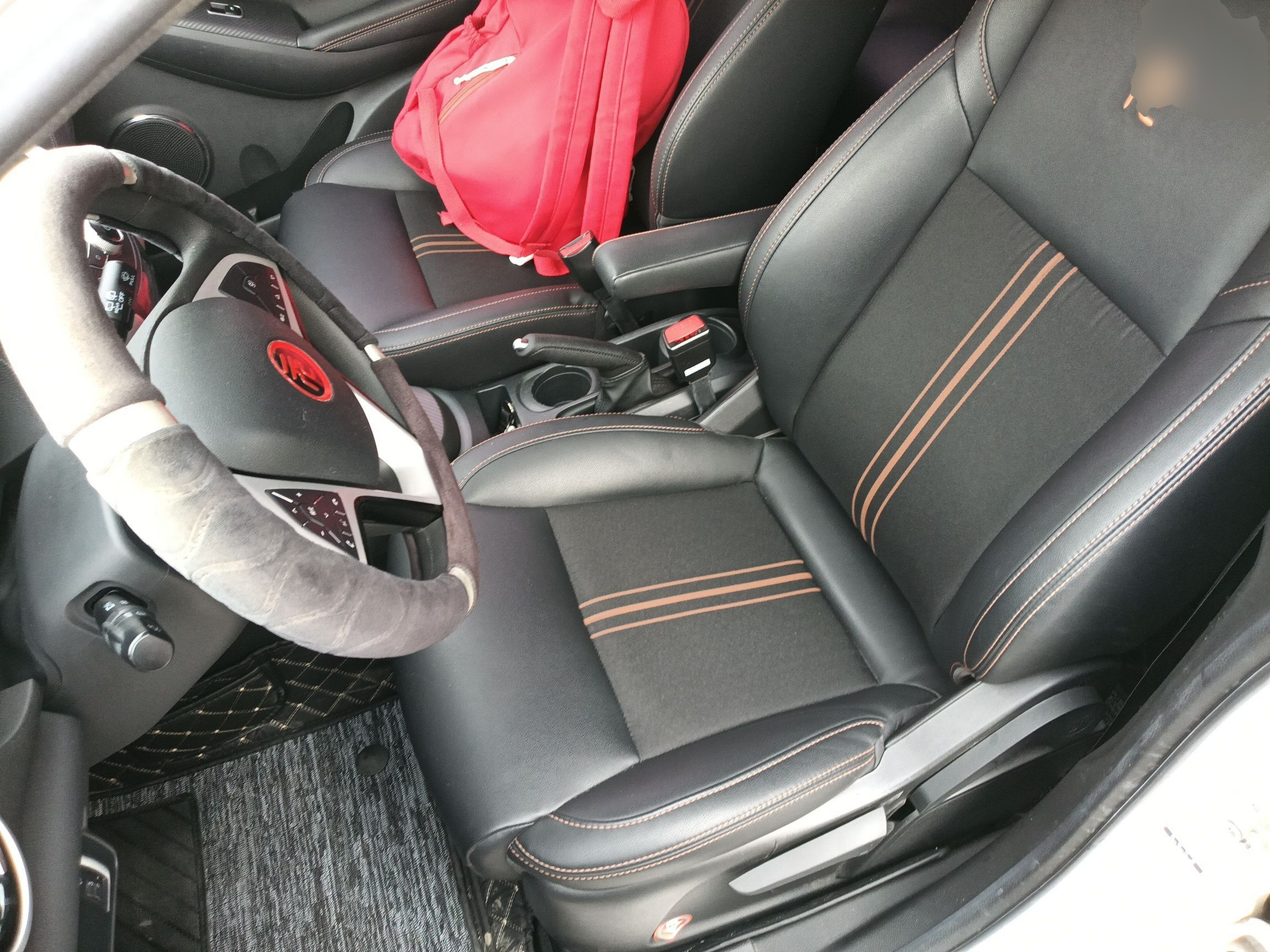 Переднее сиденье в автомобиле