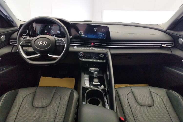 Used Hyundai Elantra 2023 1.5L CVT LUX Prestige Edition