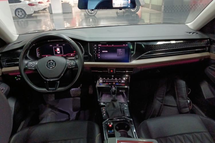 Used Volkswagen Passat 2020 Revised Version 330TSI Luxury Edition China VI Standard
