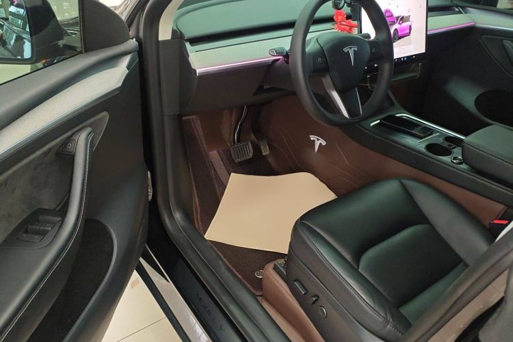 Used Tesla Model Y 2023 Long-Range All-Wheel-Drive Version
