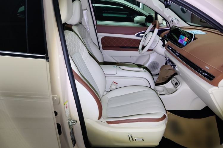 Used ORA Good Cat 2023 401 km Standard Range Prestige Version Lithium Iron Phosphate
