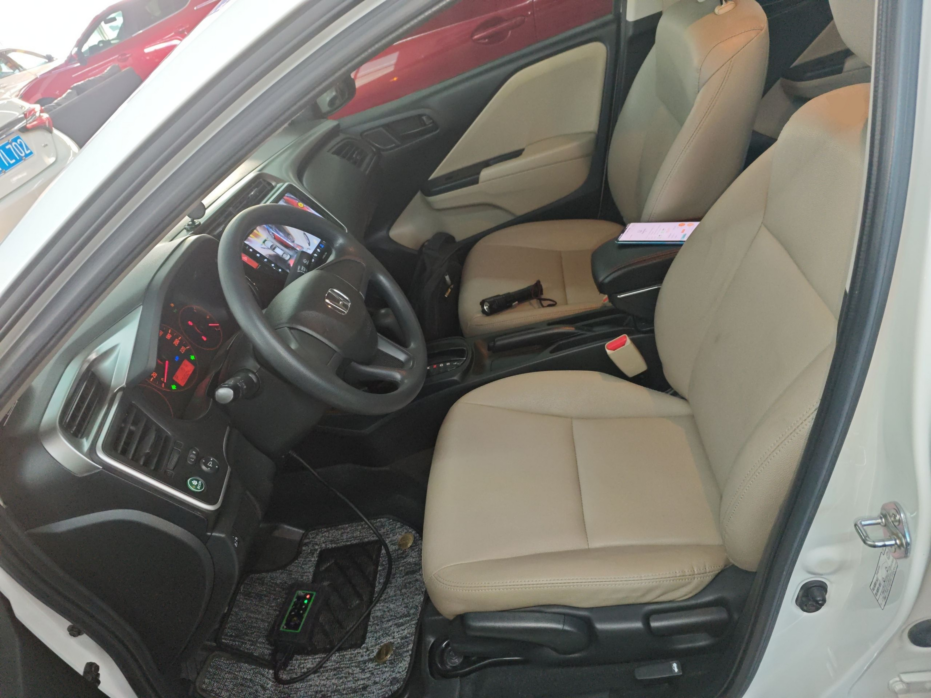 Переднее сиденье в автомобиле