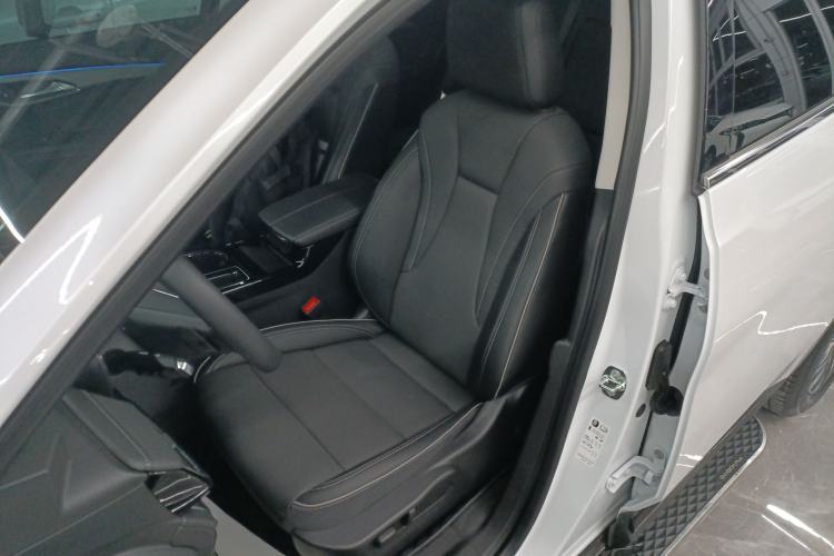 Used Buick Envision 2025 Encore Plus 28T Two-Wheel-Drive Platinum Edition