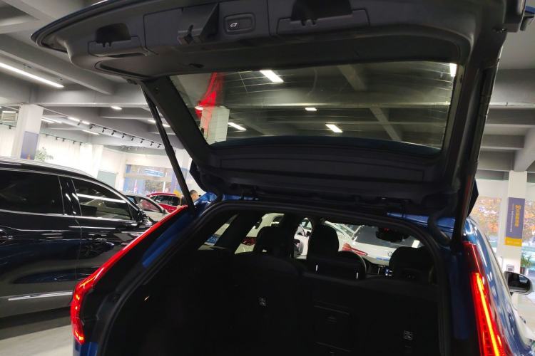 Used Volvo XC60 2019 T5 4x4 Smart & Dynamic Sport Edition China VI Standard
