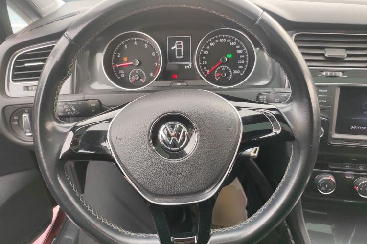 Used Volkswagen Golf 2017 1.6L Automatic Comfort Million-Vehicle Anniversary Edition
