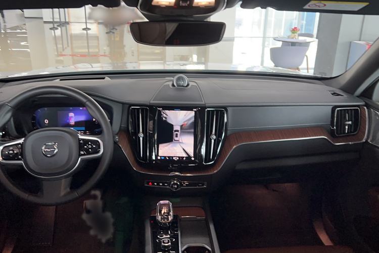 Used Volvo XC60 New Energy 2024 T8 Plug-in Hybrid Long-Range All-Wheel Drive Smart Luxury Edition
