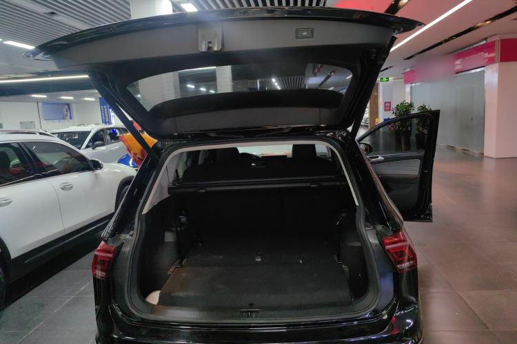 Used Volkswagen Tiguan L 2023 380TSI Automatic All-Wheel Drive R-Line Flagship 7-Seater