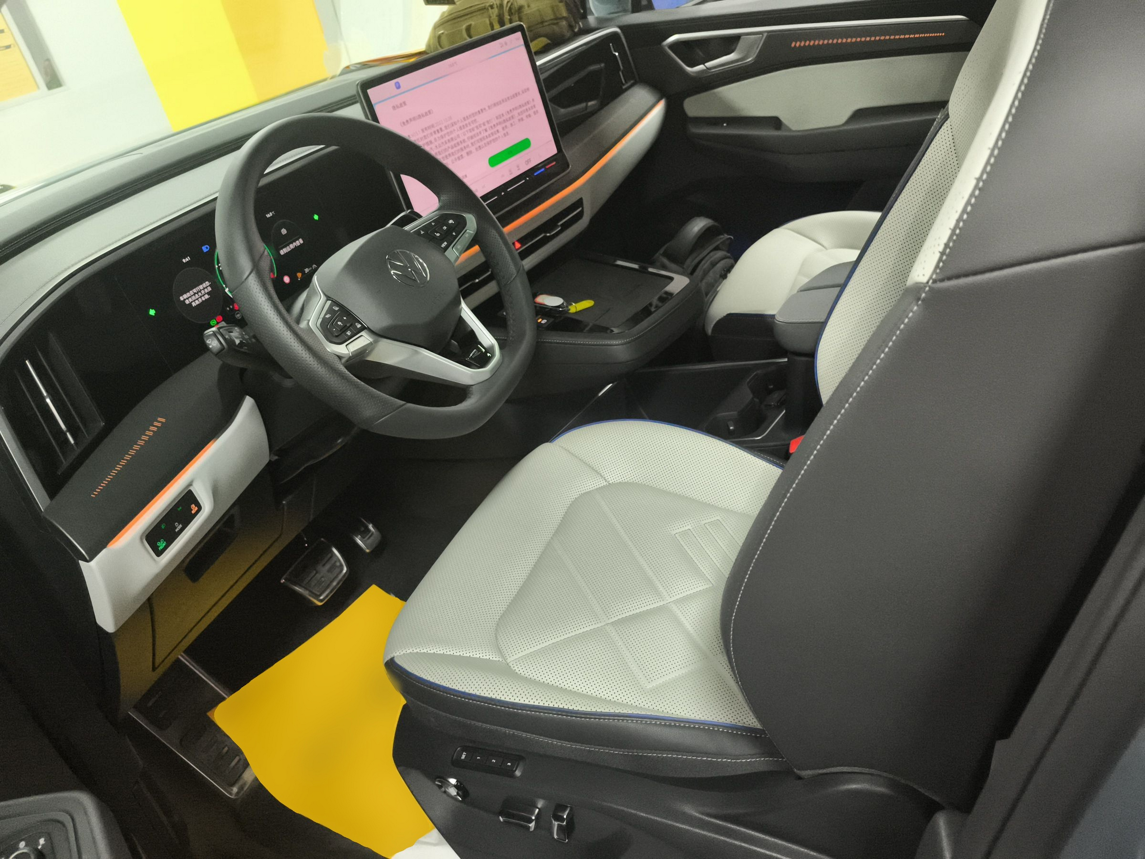 Переднее сиденье в автомобиле