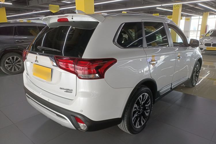 Used Mitsubishi Outlander 2019 2.4L 4x4 Zhi Xiang Edition 5 Seats China VI Standard
