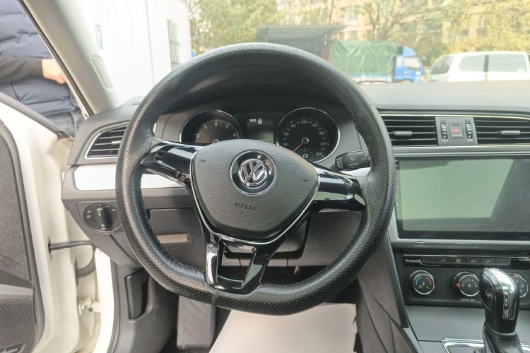 Used Volkswagen Lamando 2017 230TSI DSG Fashion Edition
