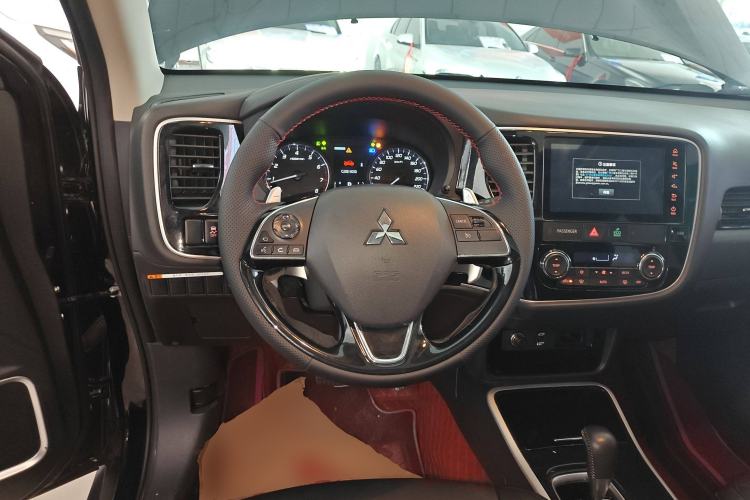 Used Mitsubishi Outlander 2020 2.4L 4x4 Zhi Xiang Edition 7-Seater
