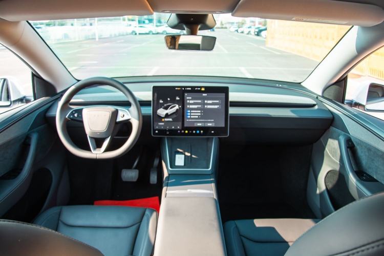 Used Tesla Model Y 2025 Long-Range All-Wheel-Drive Version
