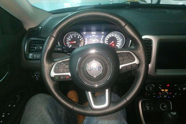 Used  Compass 2017 200T Automatic Family Edition
