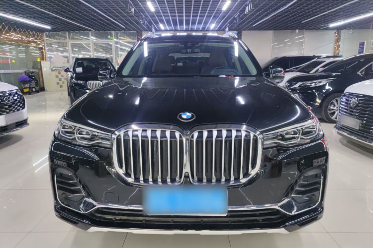 Used BMW X7 2021 xDrive40i Luxury Package with Leading Features
