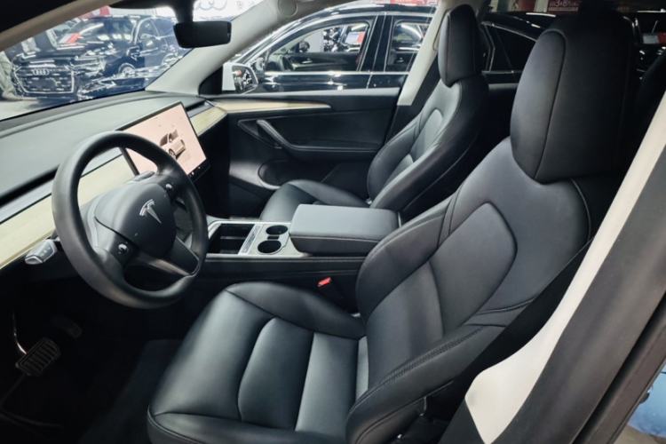 Used Tesla Model Y 2023 Long-Range All-Wheel-Drive Version
