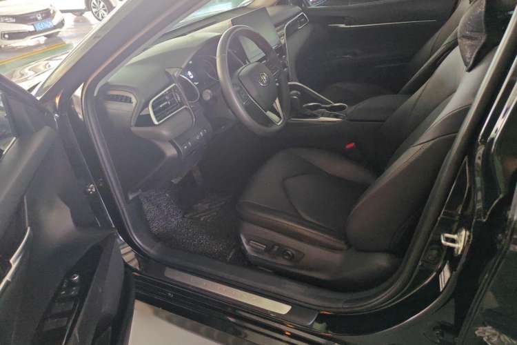 Used Toyota Camry 2021 2.0G Luxury Edition
