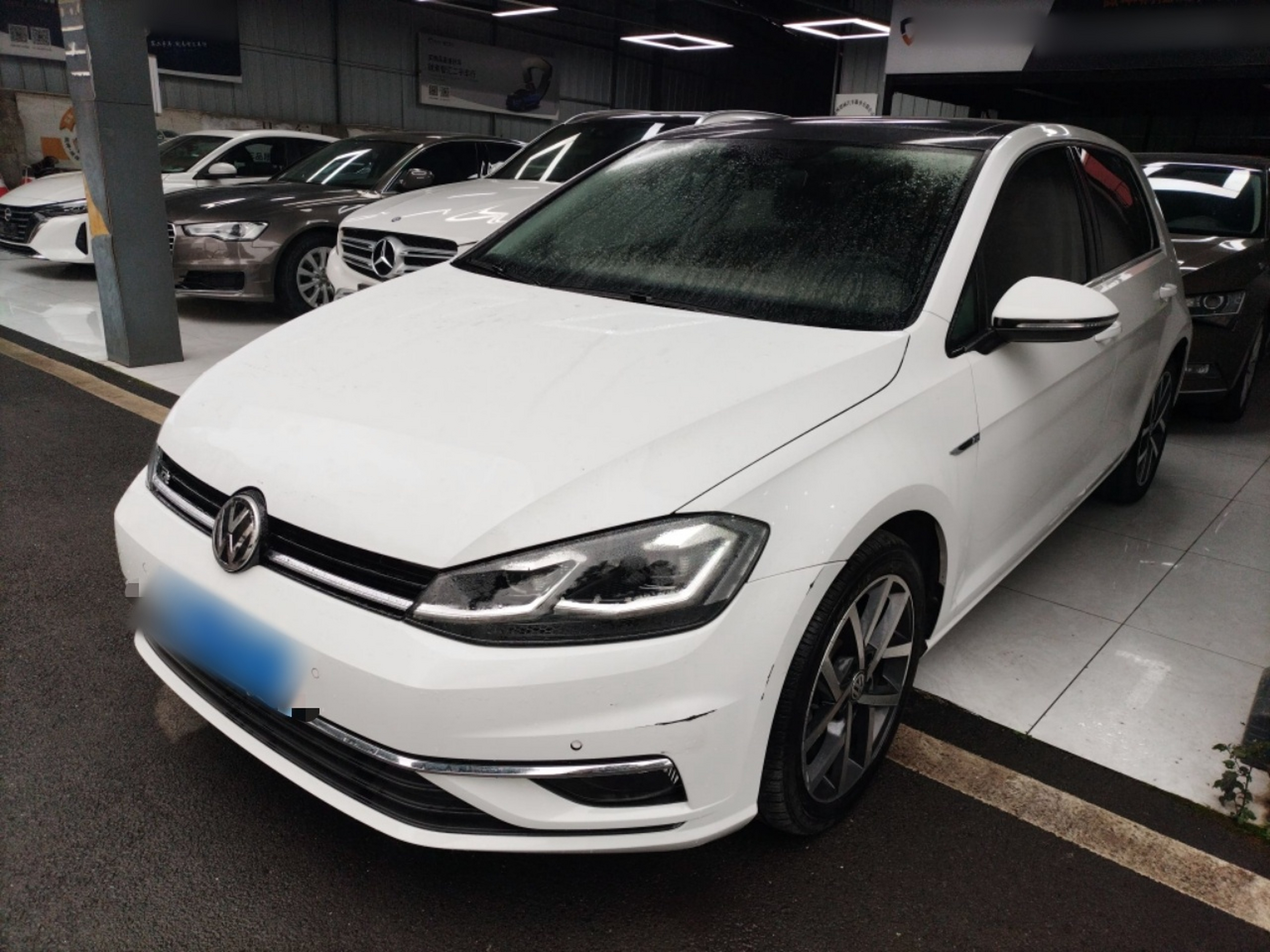 Под передней частью автомобиля