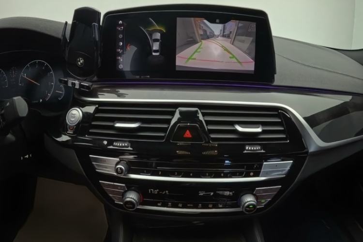 Used BMW 5 Series 2019 Facelifted 530Li Leading Edition M Sport Package