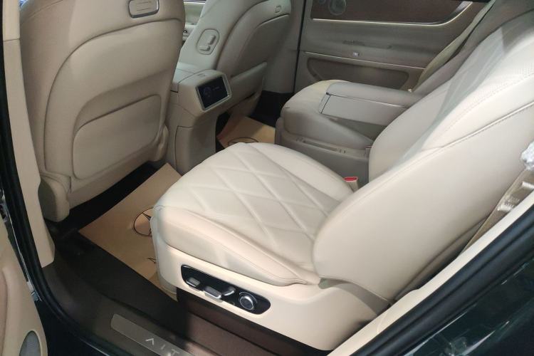 Used Hima AITO M9 2025 Extended-Range Ultra Version 52 kWh 6-Seater
