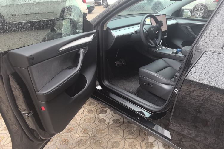 Used Tesla Model Y 2023 Rear-Wheel-Drive Version