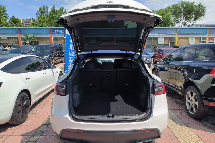 Used Tesla Model Y 2023 Rear-Wheel-Drive Version
