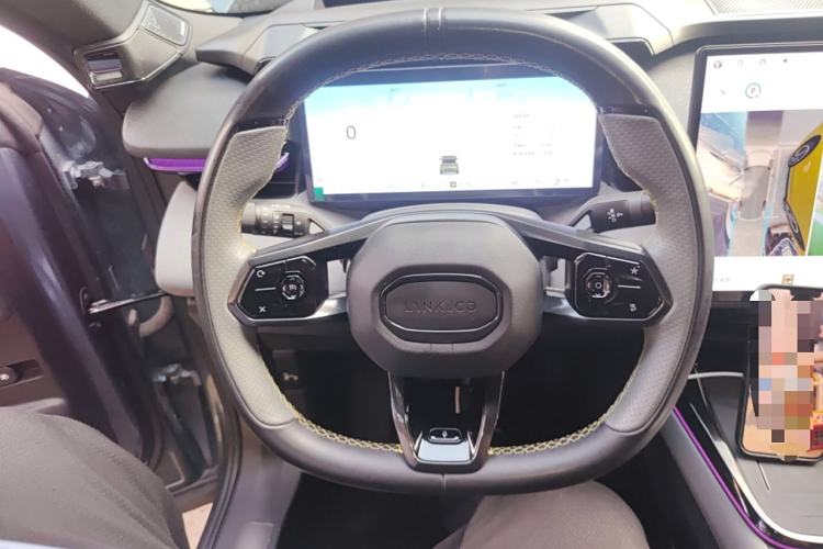 Used Lynk & Co 08 EM-P 2025 220 km All-Wheel-Drive Performance Halo
