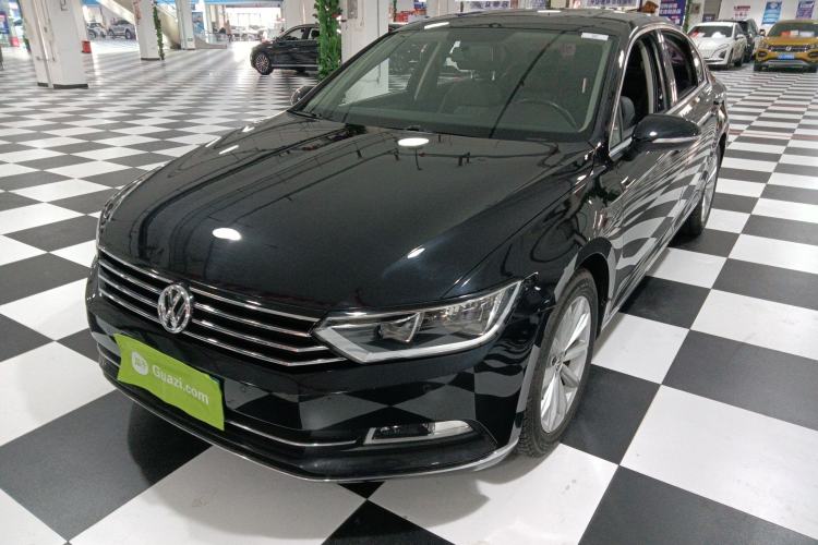 Used Volkswagen Magotan 2017 330TSI DSG Leading Model
