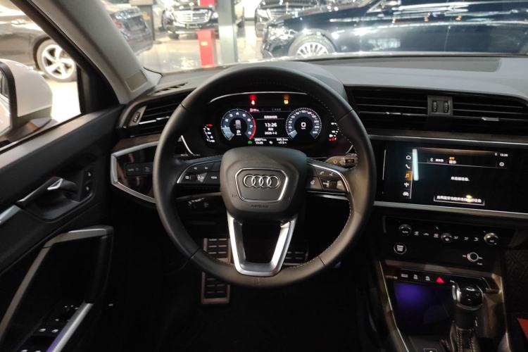 Used Audi Q3 2021 40 TFSI Fashion Dynamic Model
