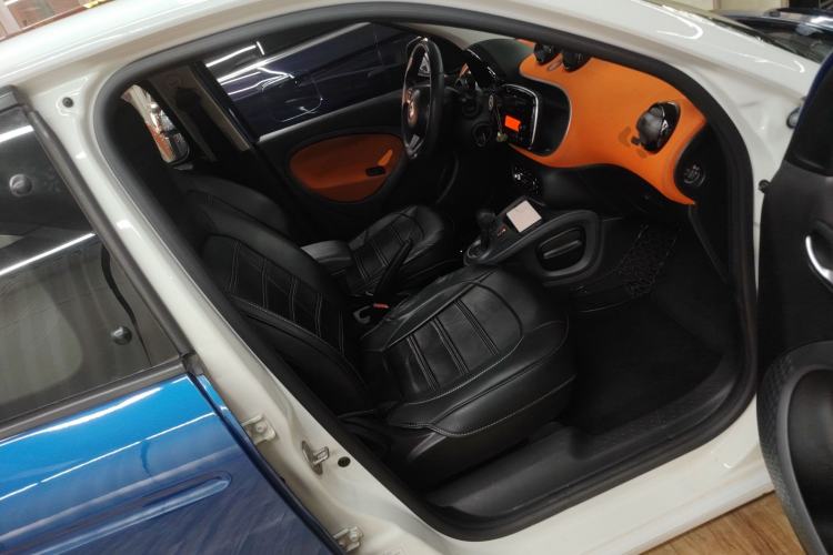 Used  forfour 2016 1.0L 52 kW Passion Edition
