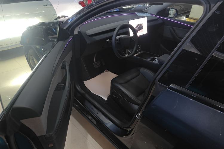 Used Tesla Model Y 2025 Rear-Wheel-Drive Version
