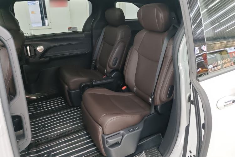 Used Toyota Sienna 2023 2.5L Hybrid Platinum Edition