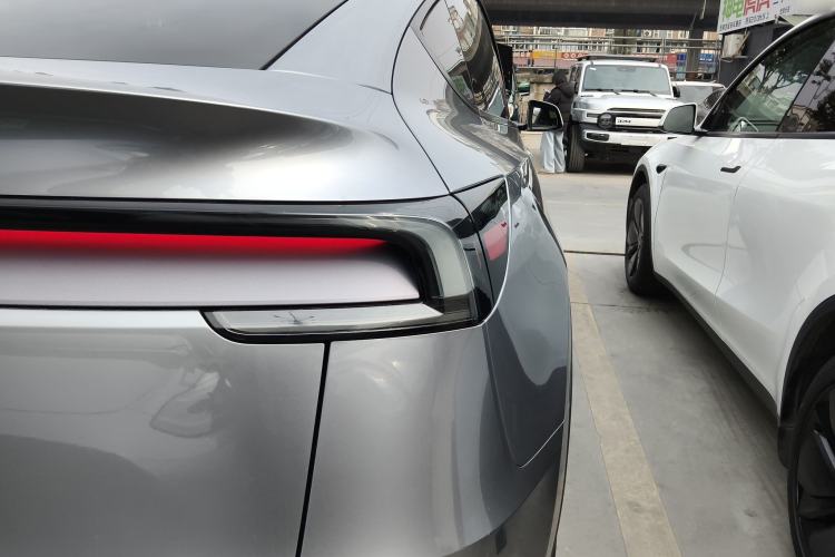 Used Tesla Model Y 2025 Long-Range All-Wheel-Drive Version